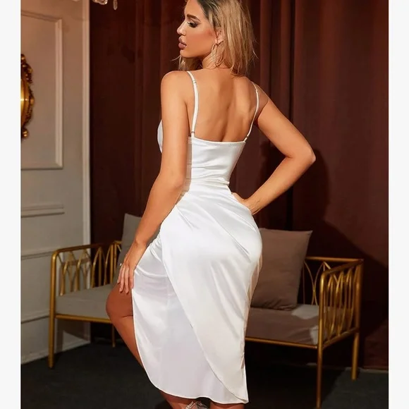 Elegant White Satin Dress - Picture 2 of 4